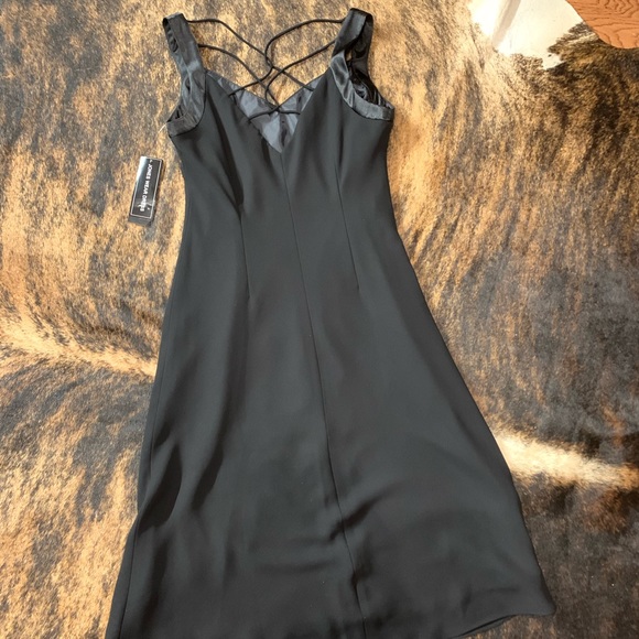 Woman’s evening or formal Jones Wear size 10 black sleeveless dress - Picture 6 of 9